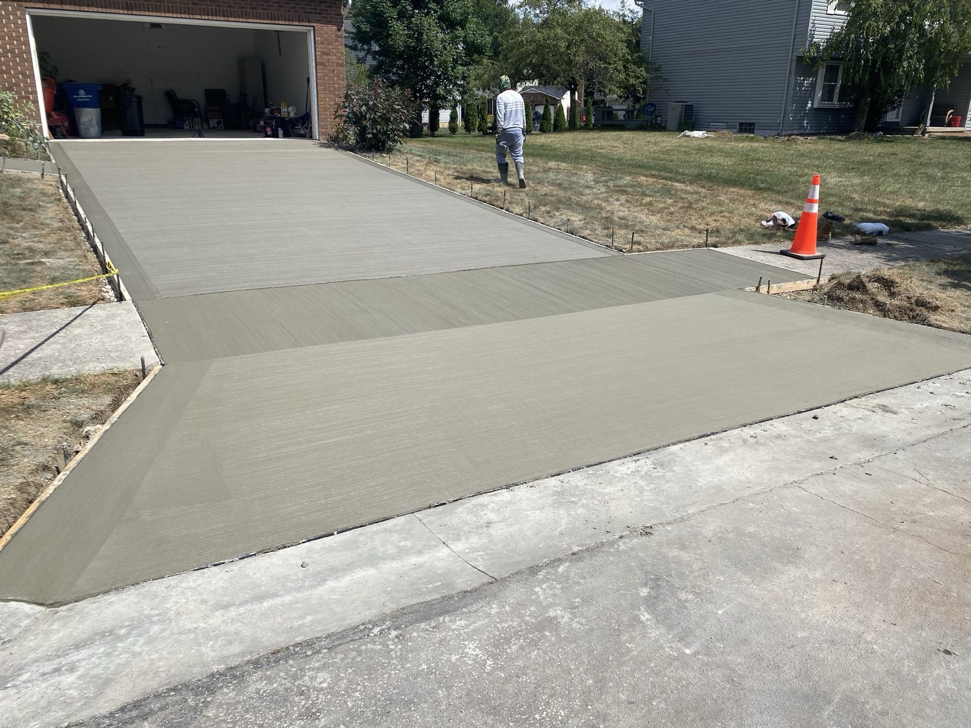 Driveway in Westerville, OH by O's Concrete