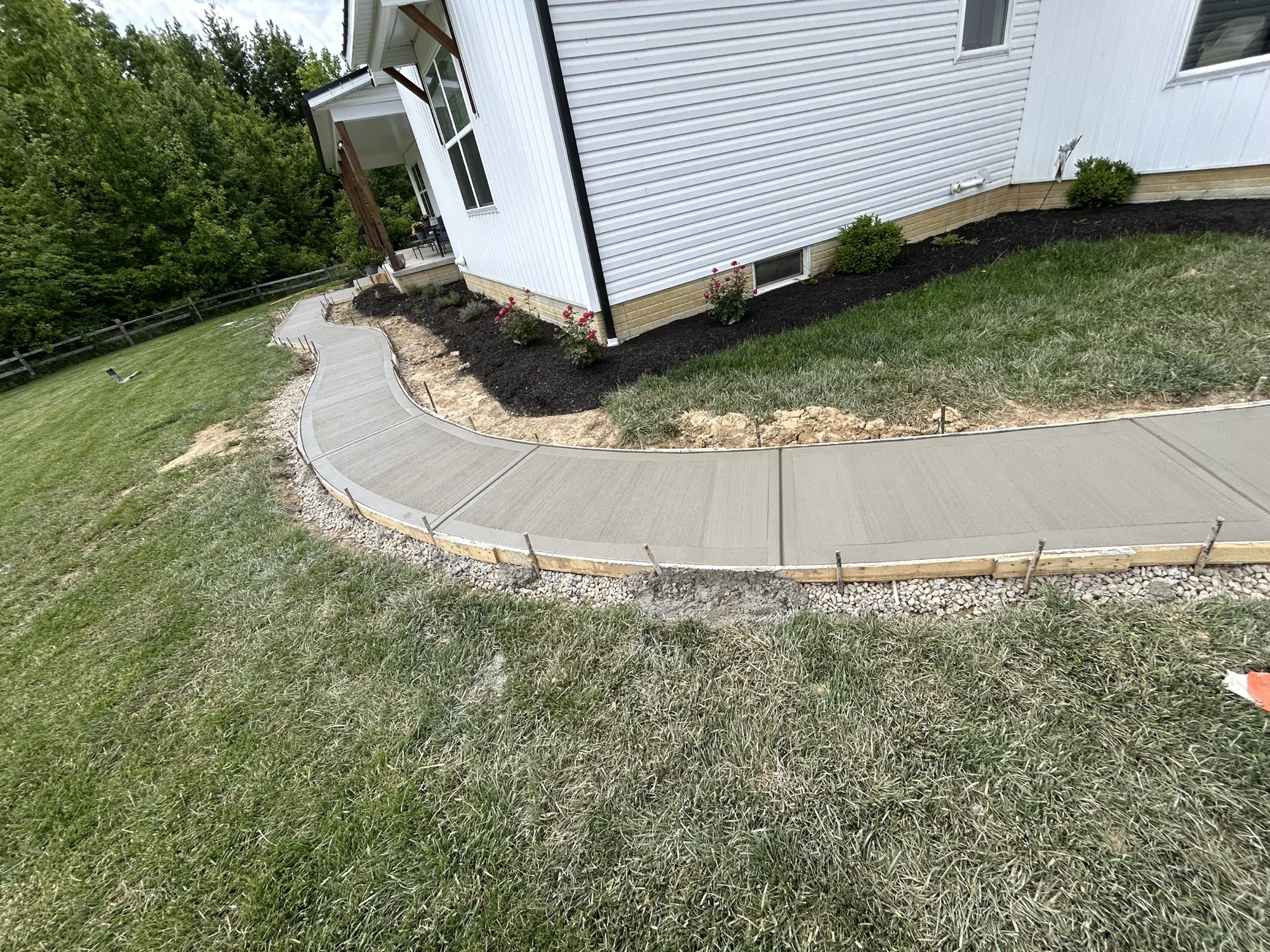 Curved Front Walk in Dublin, OH by O's Concrete